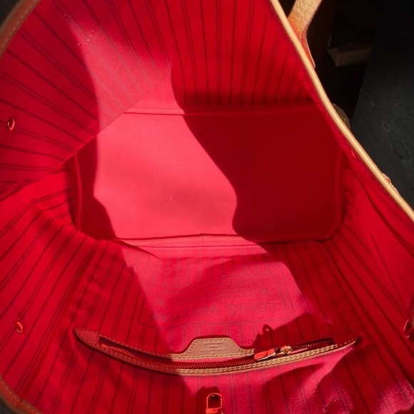 Authentic Louis Vuitton Pink Monogram V Neverfulll MM - Picture 9 of 14